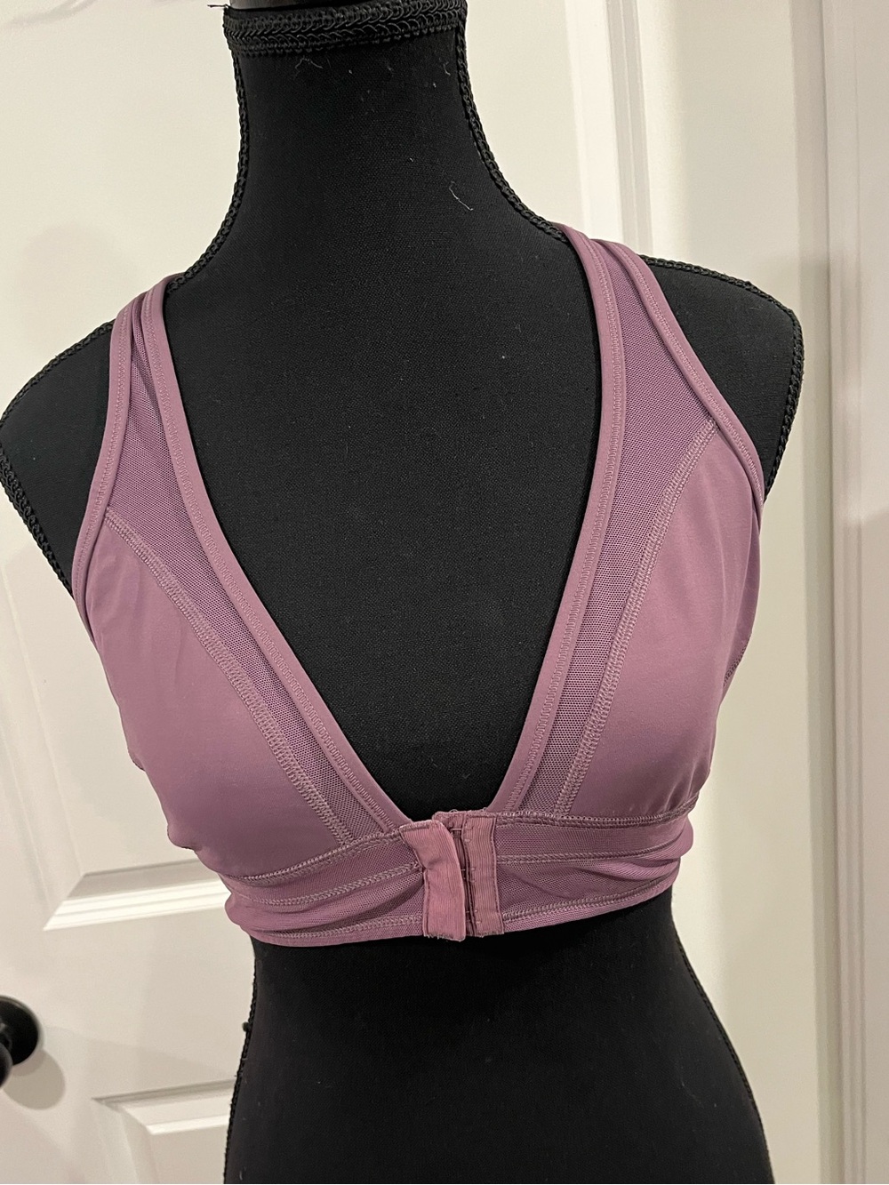 lululemon athletica - Seek The Heat Bra - Front-Close Sports Bra in Plum